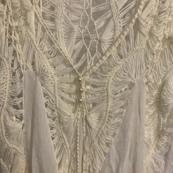 Pull over accent top - Picture 2 of 3